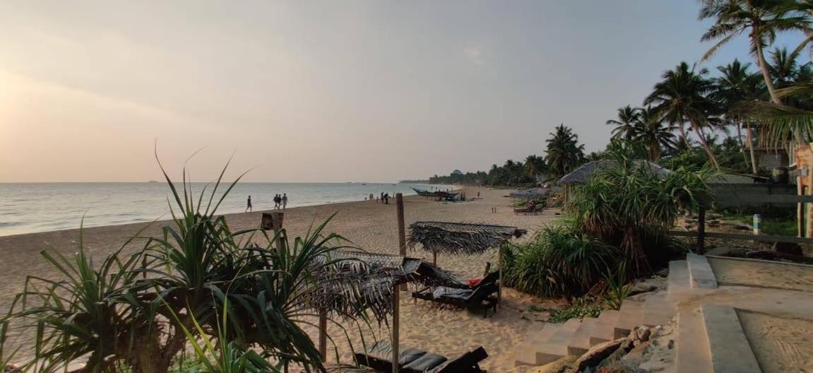 Sailors' Bay Bed & Breakfast Хикадува Екстериор снимка