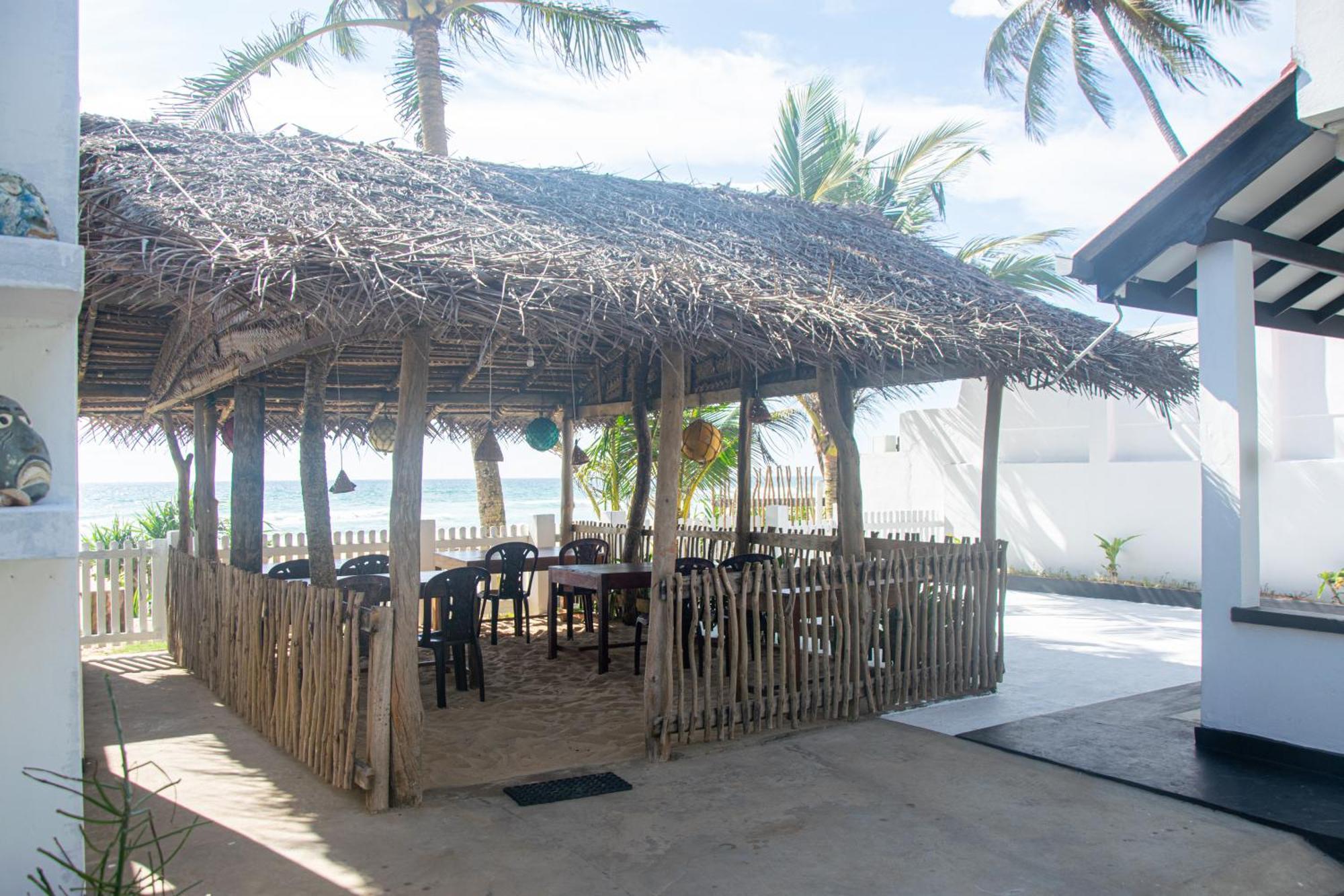 Sailors' Bay Bed & Breakfast Хикадува Екстериор снимка