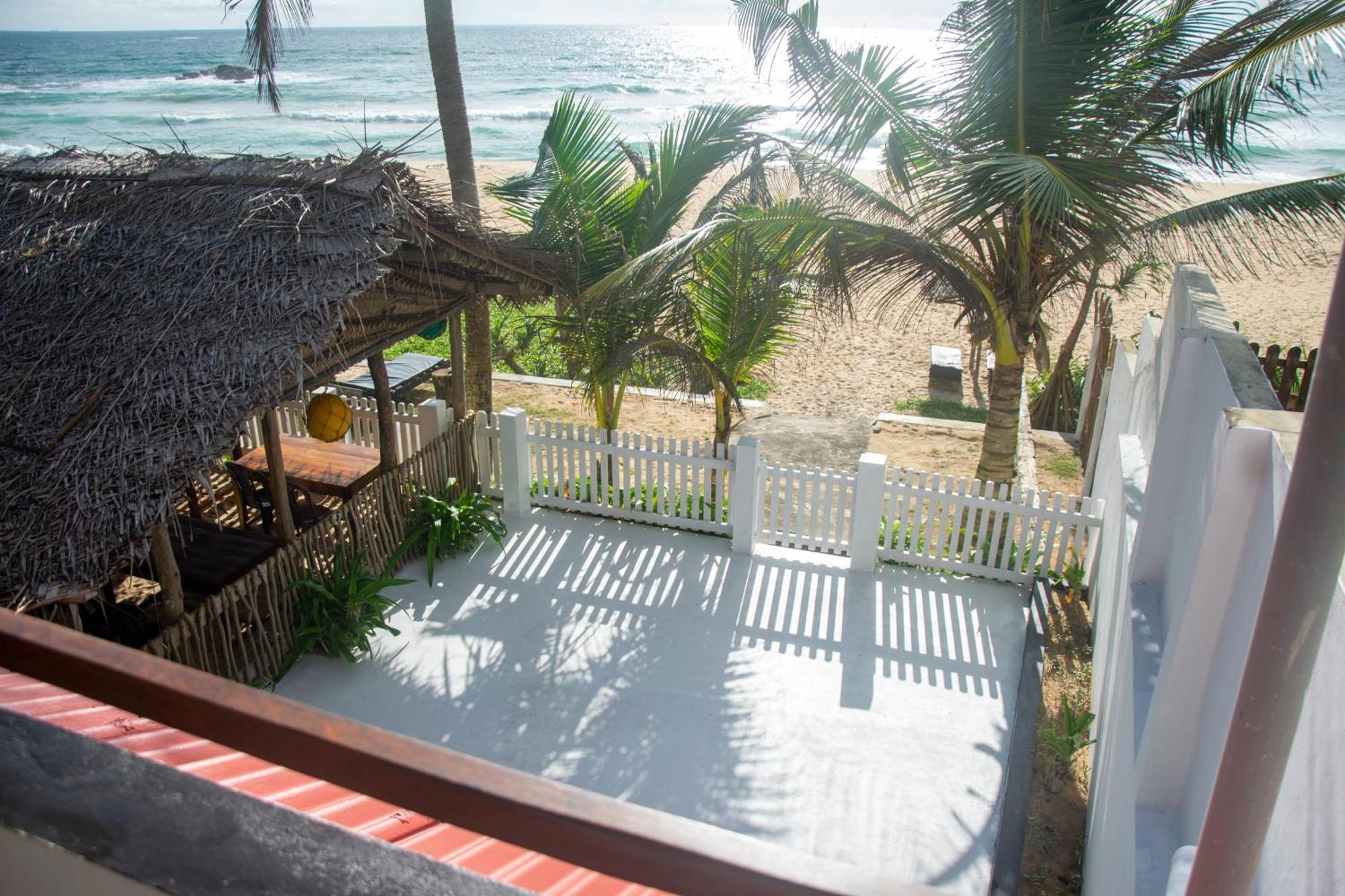 Sailors' Bay Bed & Breakfast Хикадува Екстериор снимка