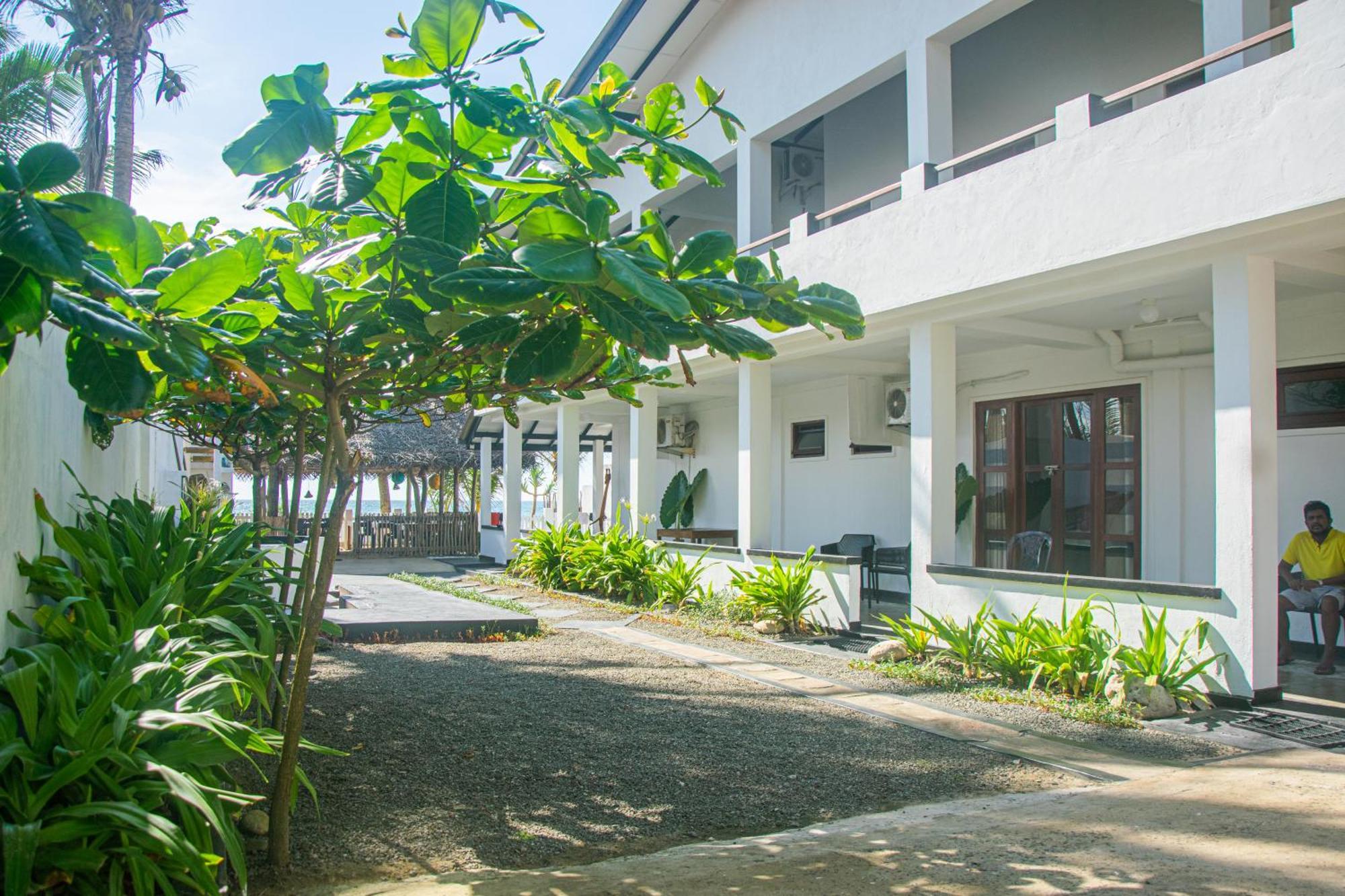 Sailors' Bay Bed & Breakfast Хикадува Екстериор снимка