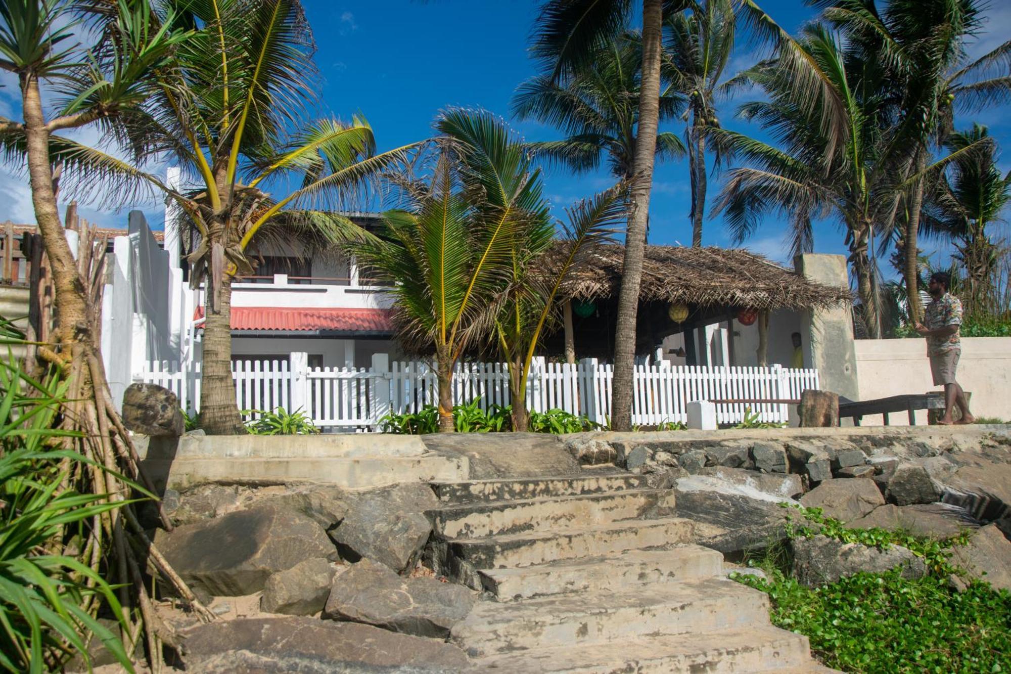 Sailors' Bay Bed & Breakfast Хикадува Екстериор снимка