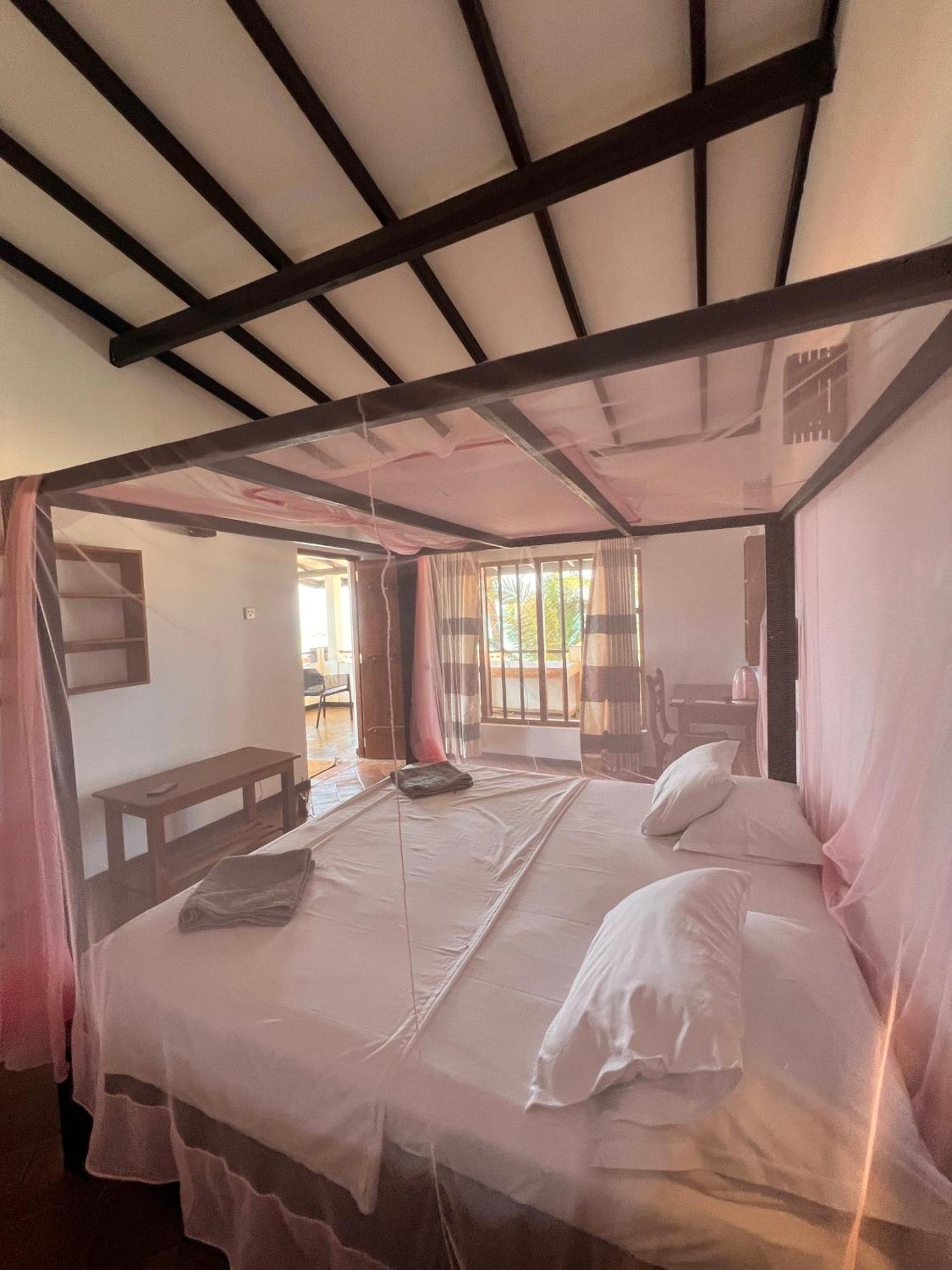Sailors' Bay Bed & Breakfast Хикадува Екстериор снимка