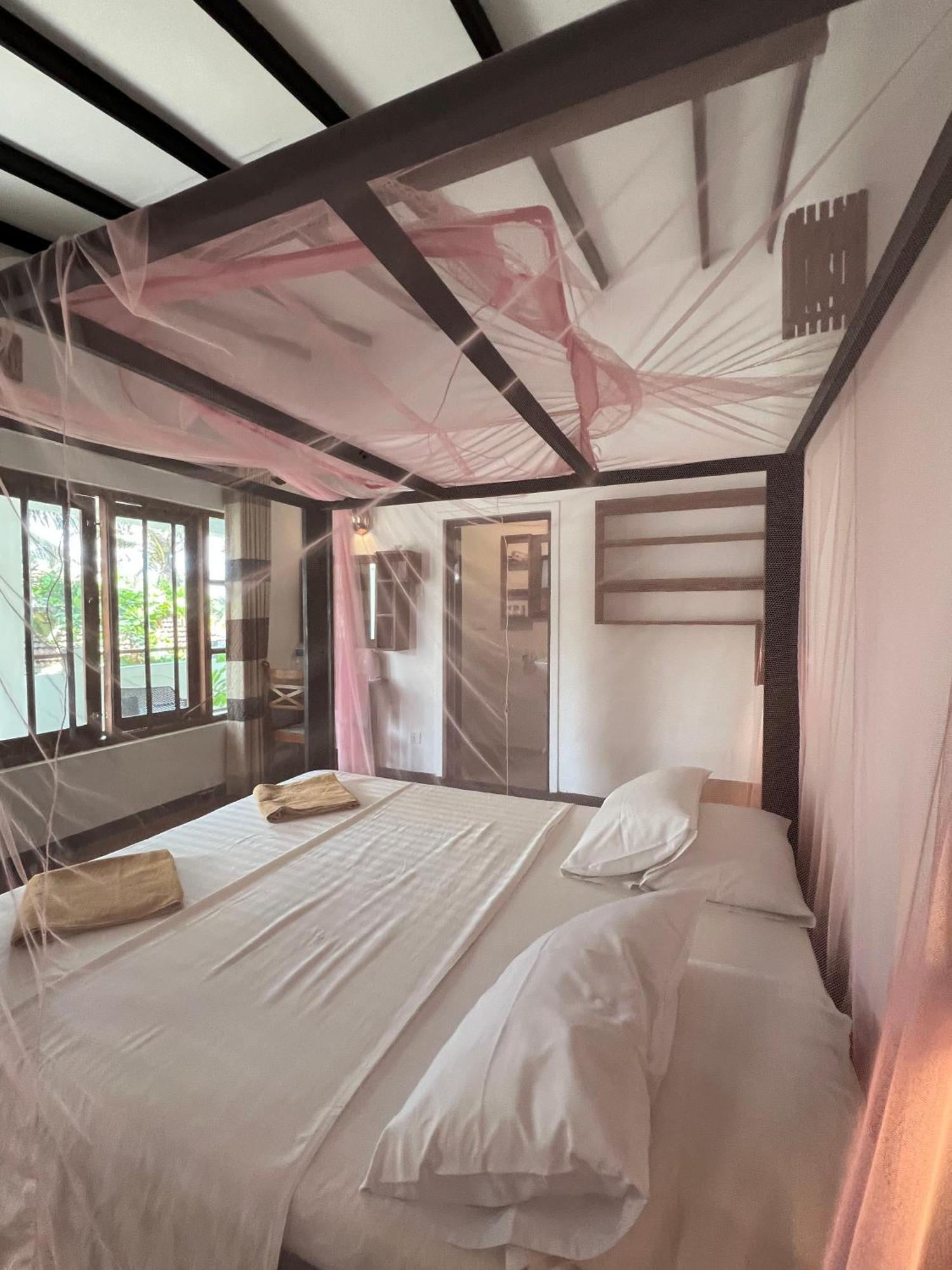 Sailors' Bay Bed & Breakfast Хикадува Екстериор снимка