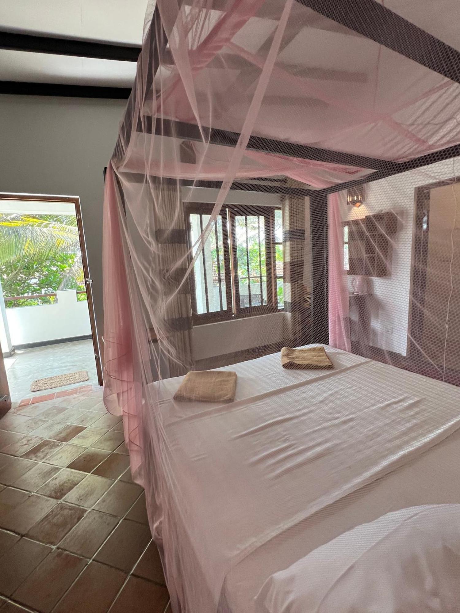 Sailors' Bay Bed & Breakfast Хикадува Екстериор снимка