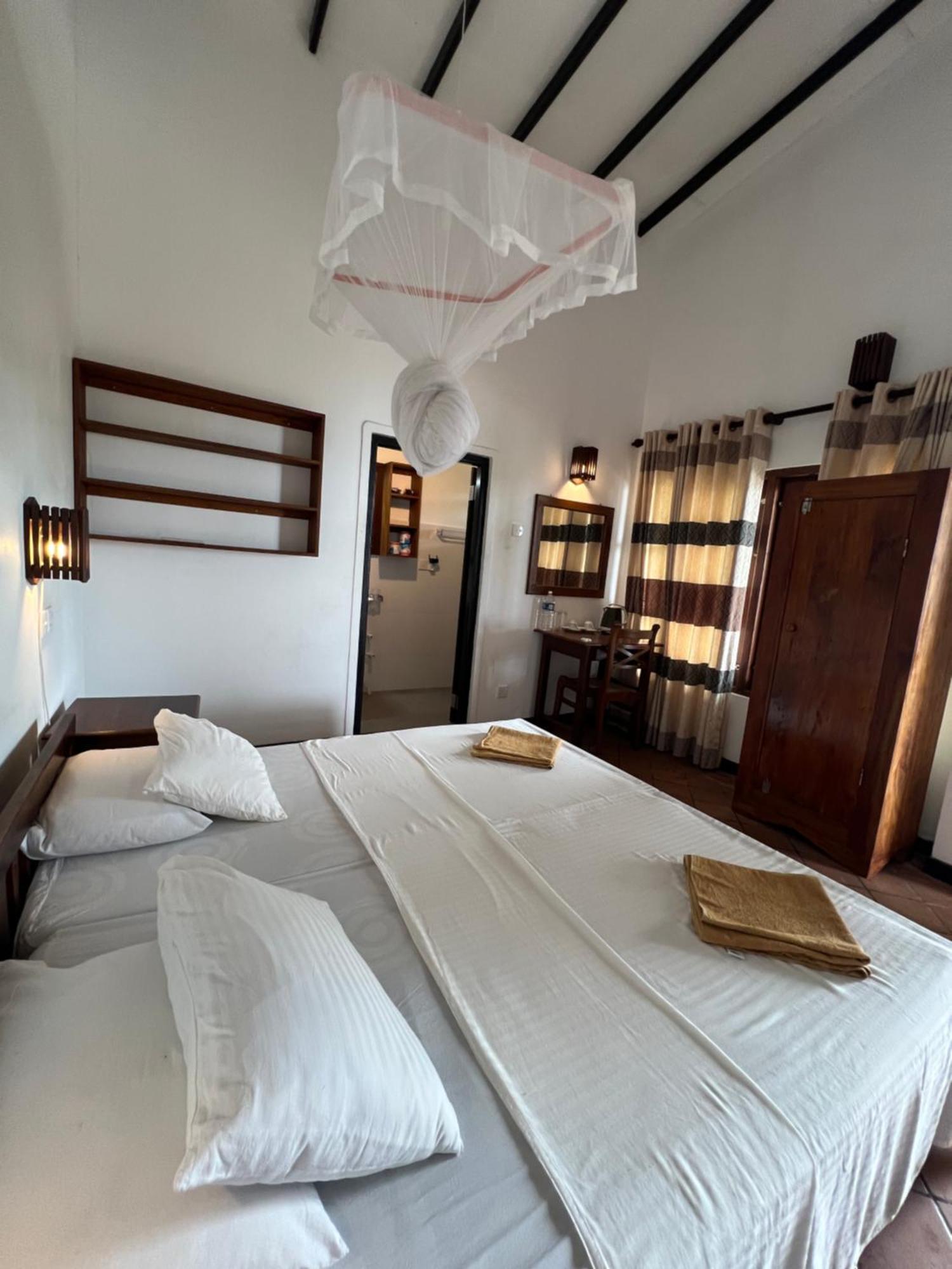 Sailors' Bay Bed & Breakfast Хикадува Екстериор снимка