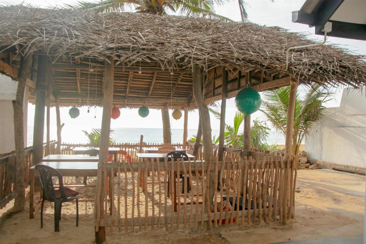 Sailors' Bay Bed & Breakfast Хикадува Екстериор снимка