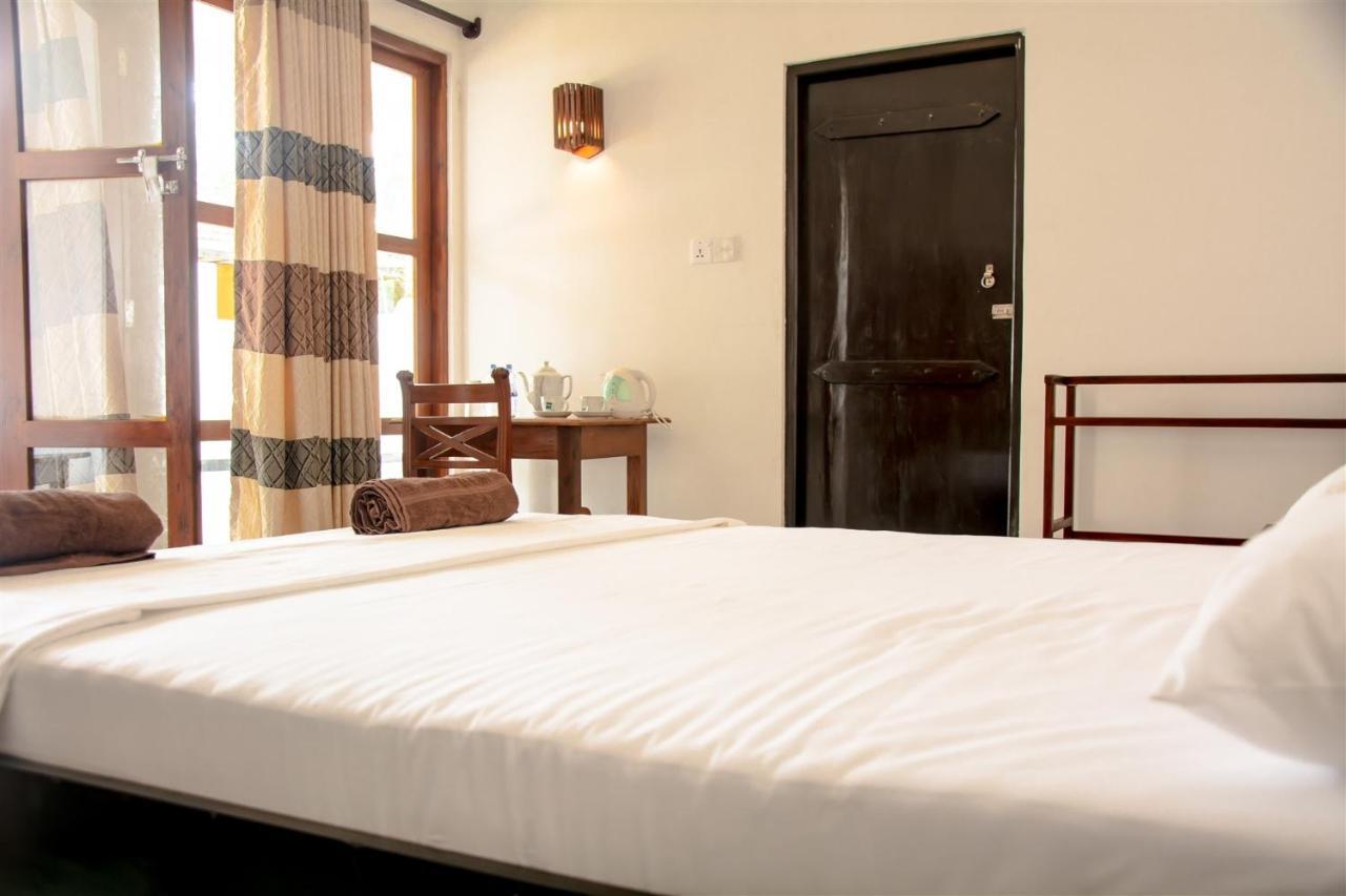 Sailors' Bay Bed & Breakfast Хикадува Екстериор снимка