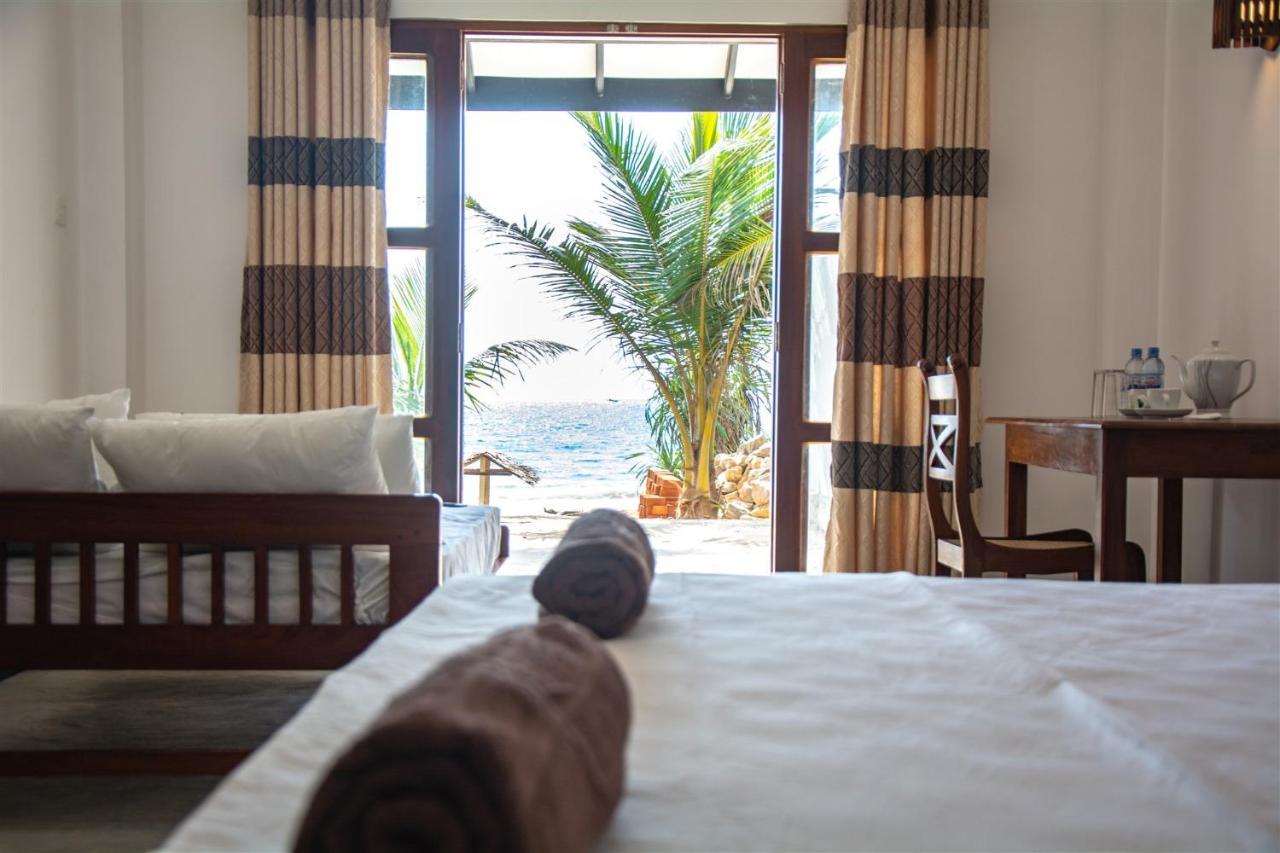 Sailors' Bay Bed & Breakfast Хикадува Екстериор снимка